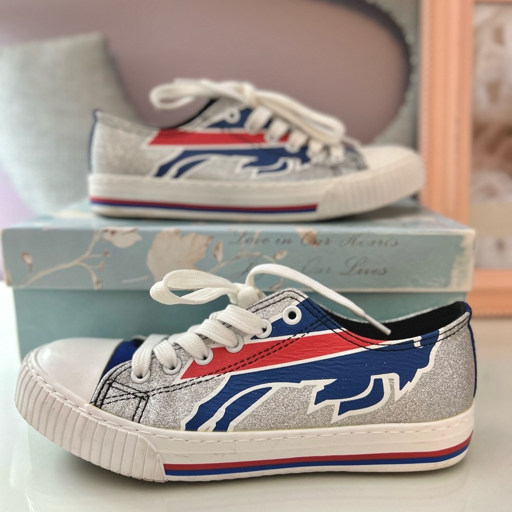 NWOT Women’s size 7 foco Buffalo Bills Mafia sneaker